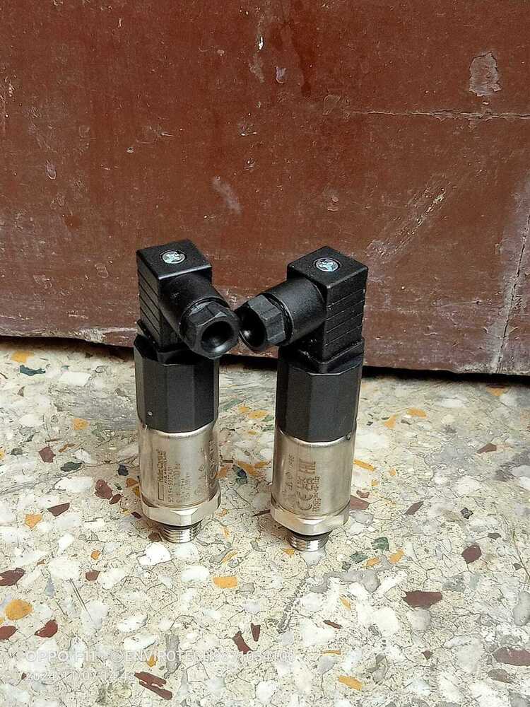 Huba Pressure Transmitter Model 520.957S032401 RANGE 0-1000 BAR