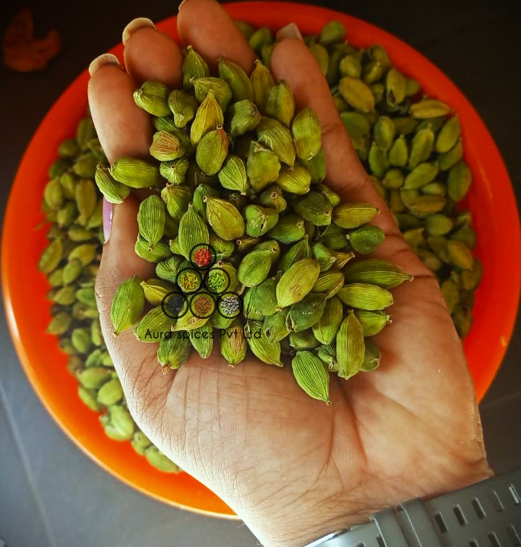 Green Cardamom 8 Bold - Grade: High Quality