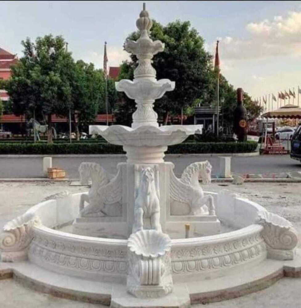 सफेद संगमरमर का पानी का फव्वारा