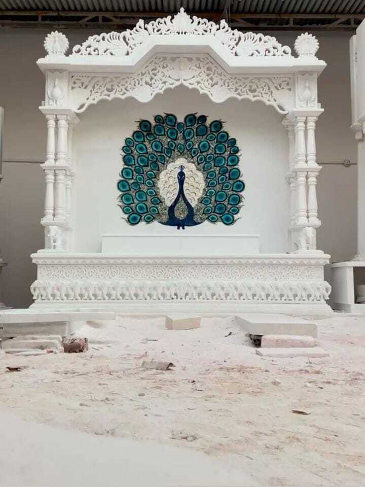 शुद्ध सफेद संगमरमर का मंदिर