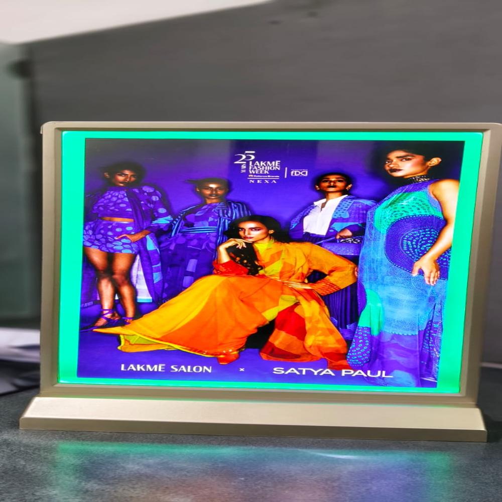 Table Top Display Stand - Battery Life: 12 Hours