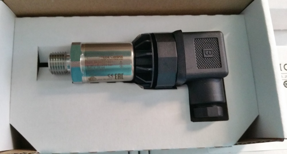 Huba Pressure Transmitter Model 520.943S032401 RANGE 0-250 BAR
