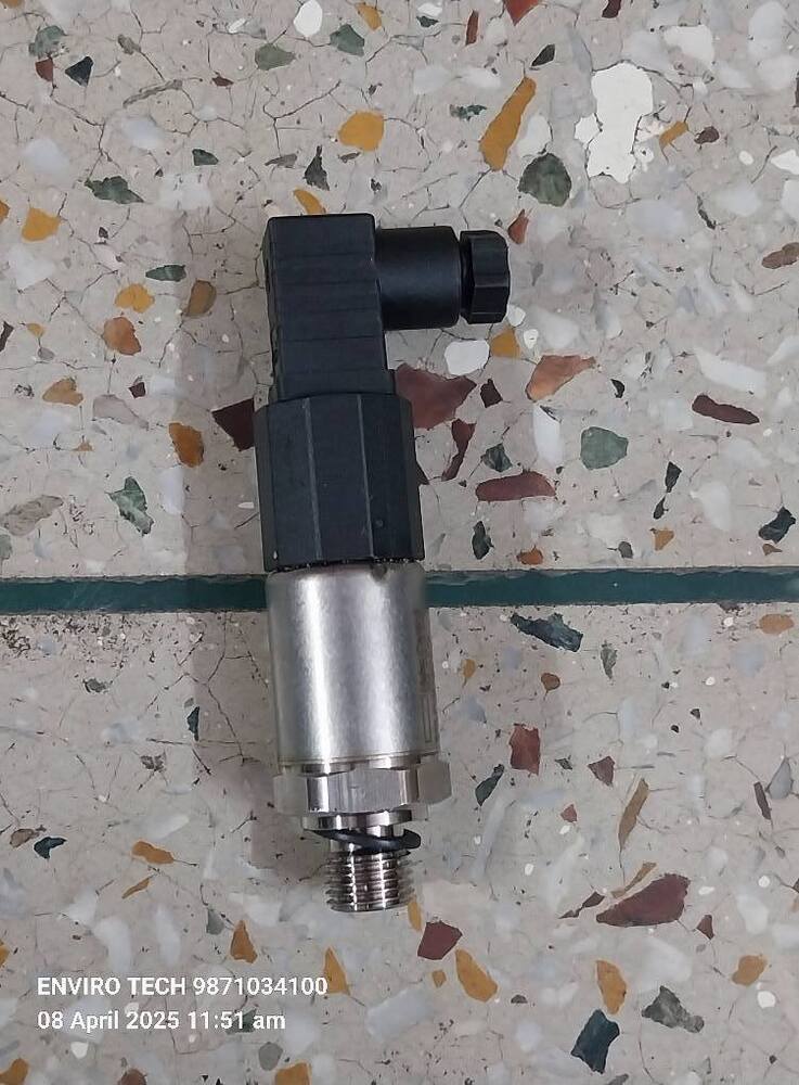 Huba Pressure Transmitter Model 520.954S032401W RANGE 0-350 BAR OUTPUT 4-20mA