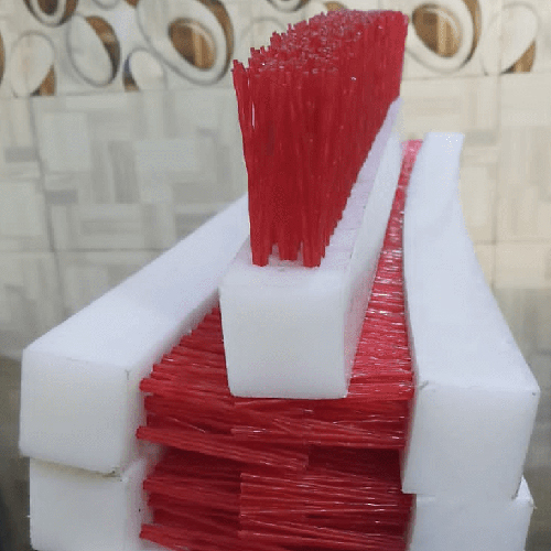 Fly Ash Nylon Brush - Color: Red & White