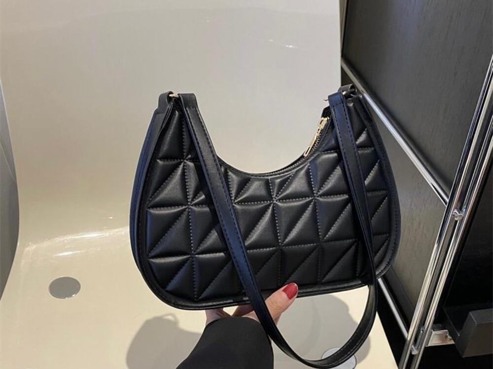 Black Quilting Sling Bag - Design: Modern