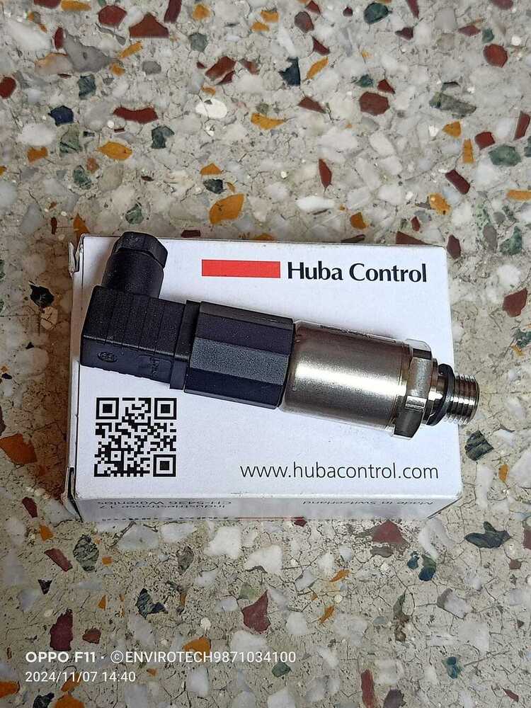 Huba Pressure Transmitter Model 520.915S032401 RANGE 0-4 BAR