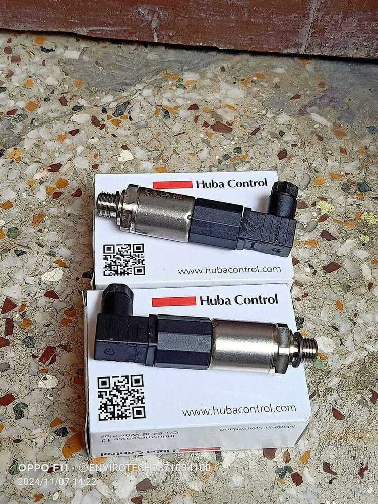 Huba Pressure Transmitter Model 520.914S032401W RANGE 0-1 BAR OUTPUT 4-20mA