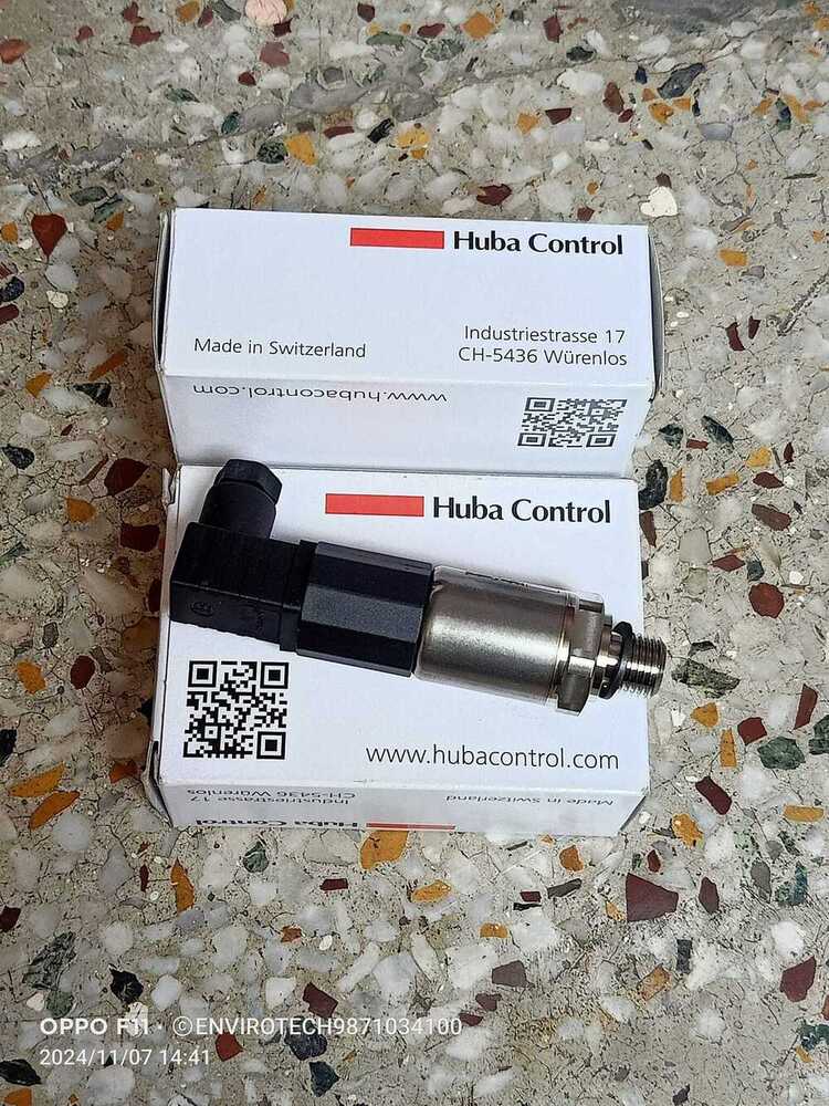 Huba Pressure Transmitter Model 520.914S032401W RANGE 0-1 BAR OUTPUT 4-20mA