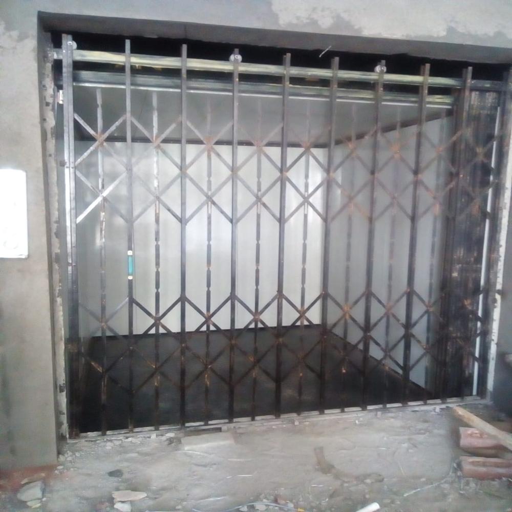 Heavy Duty Factory Industrial Elevator - Capacity: 1 Ton
