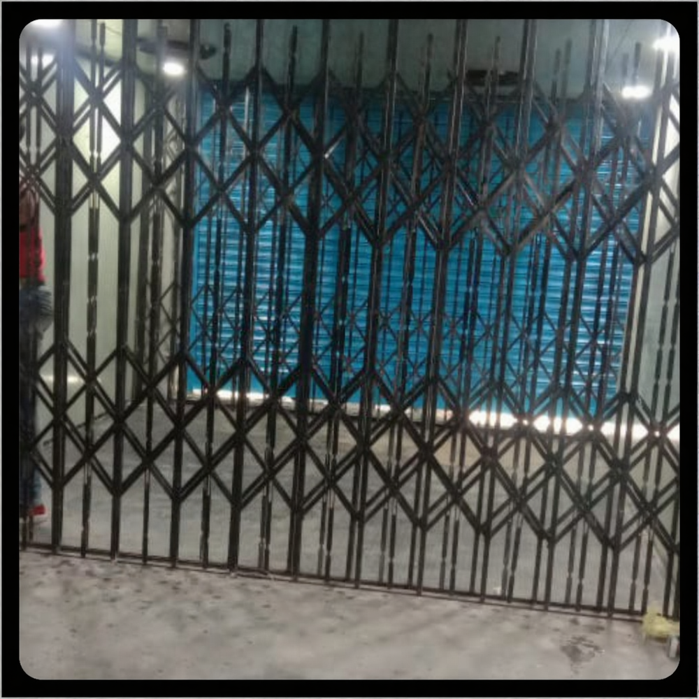 LIFT WITH HIGH LOAD CAPACITY