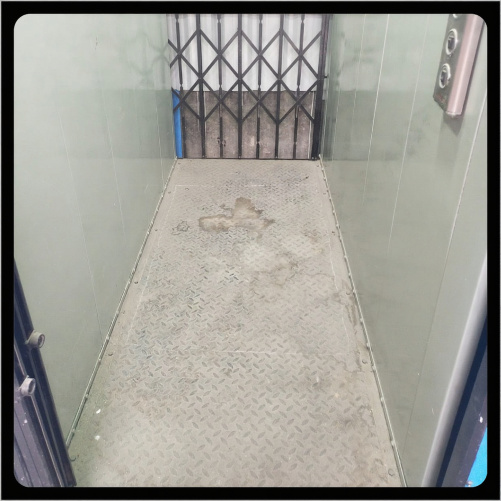 LIFT FOR CARRYING PASSENGERS AND GOODS