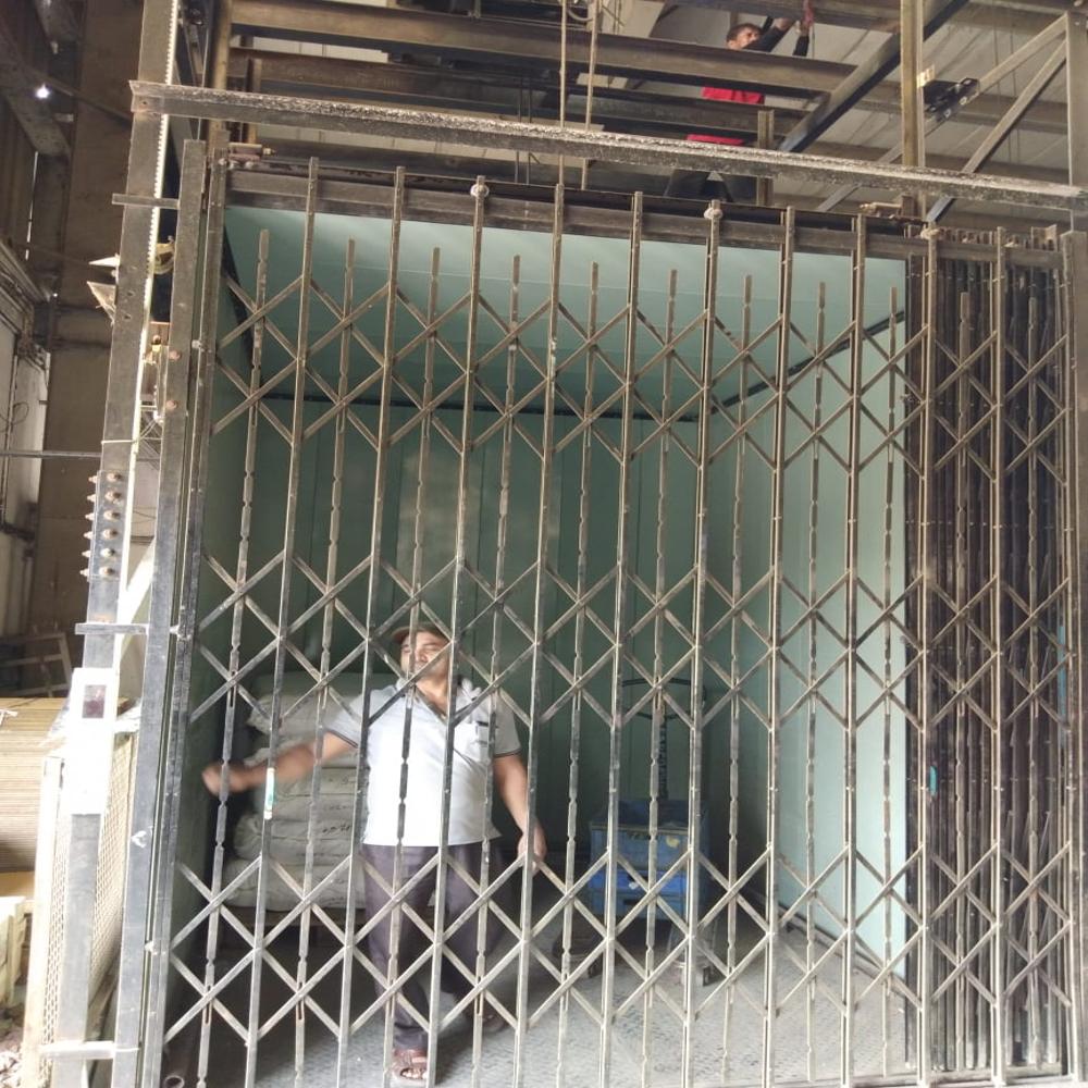 VERTICAL GOODS WITH PASSENGER ELEVATOR