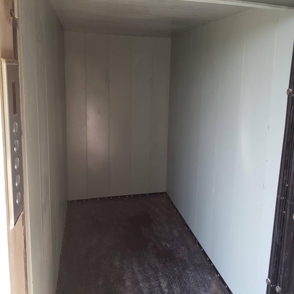 GOODS LIFT WITH STRUCTURE