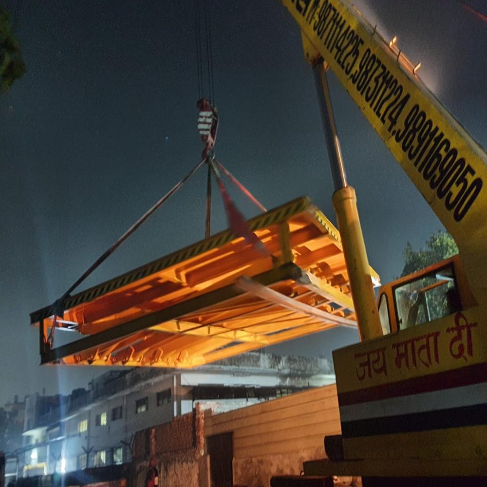 FACTORY SCISSOR LIFT