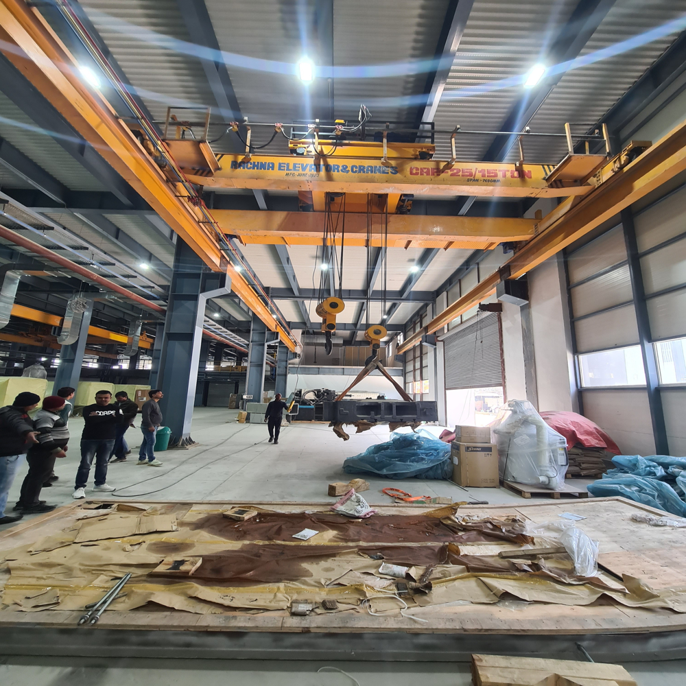 Crane With Wire Rope Hoist - Color: Golden Yellow