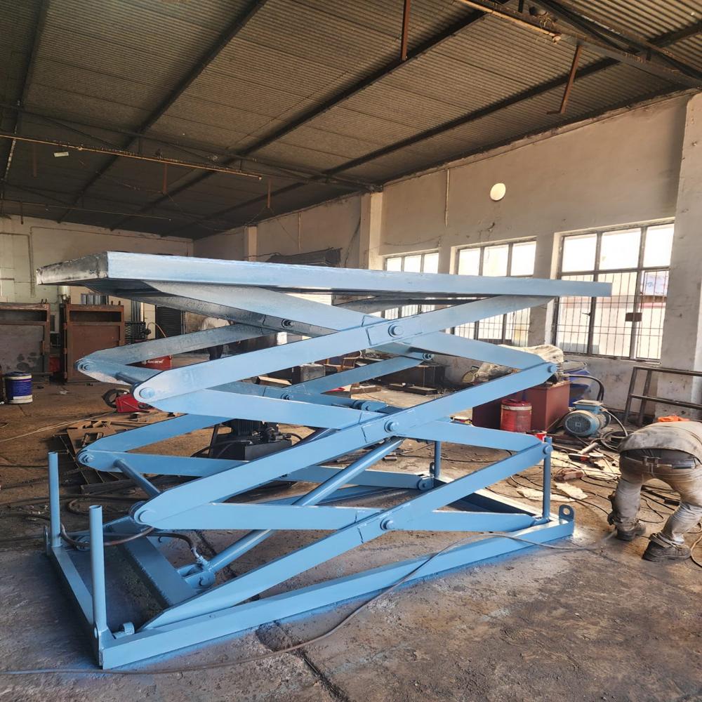 WAREHOUSE MATERIAL SCISSOR LIFT
