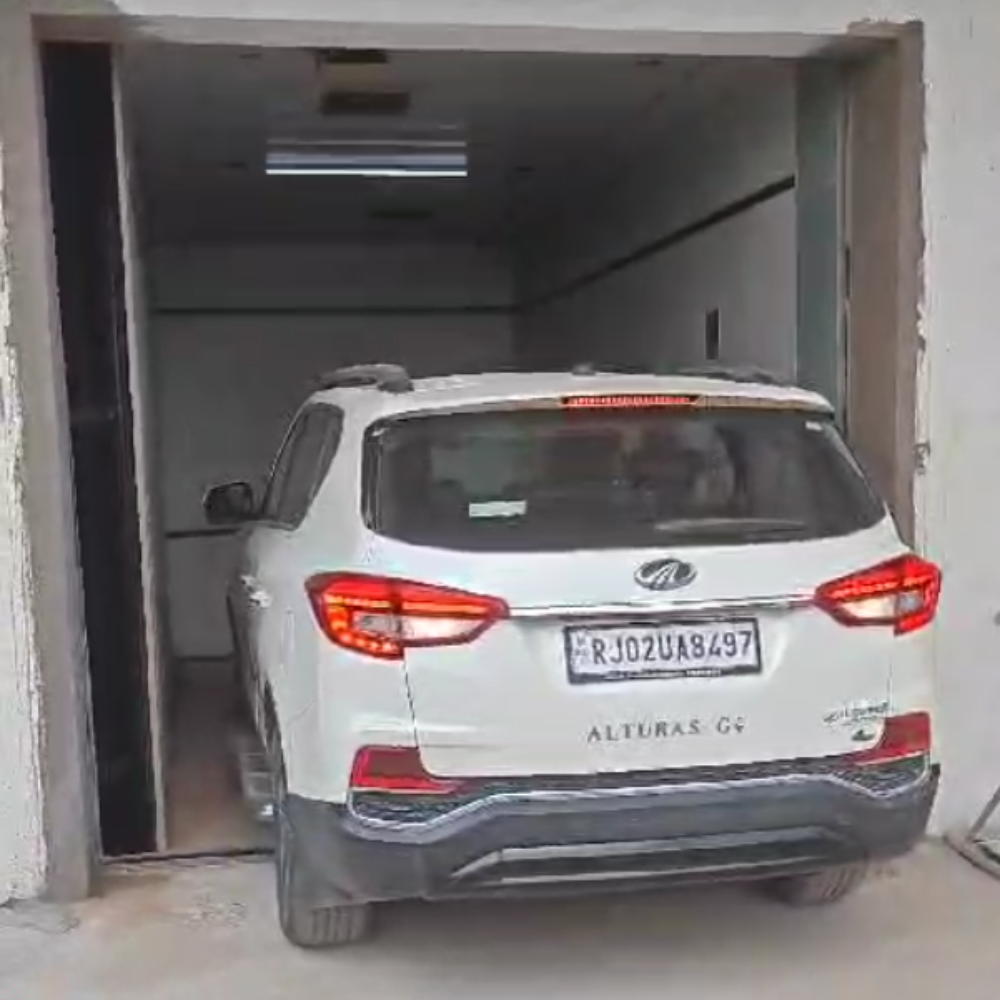 CAR SHIFTING ELEVATOR