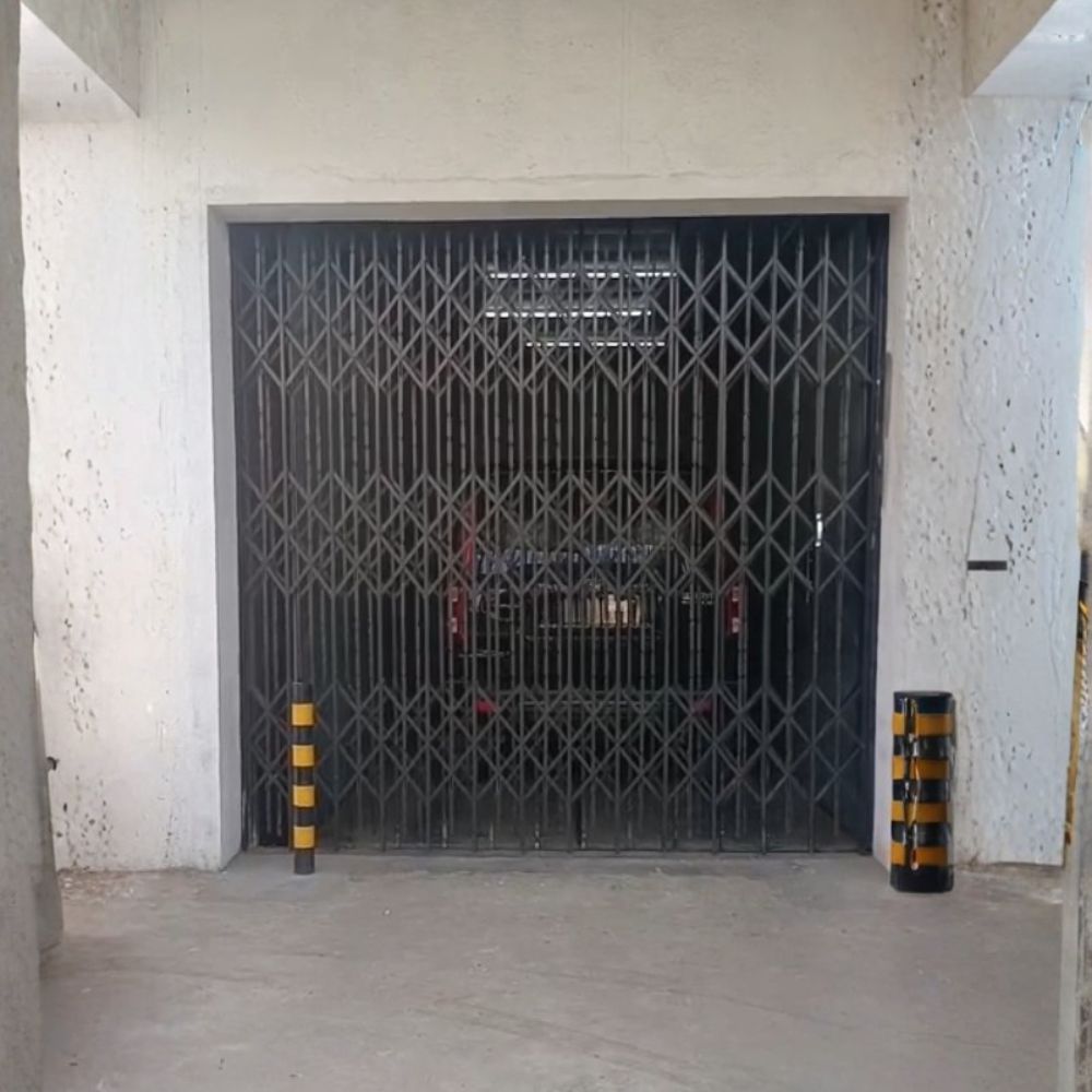 Elevator For Cars - Color: Golden Yellow