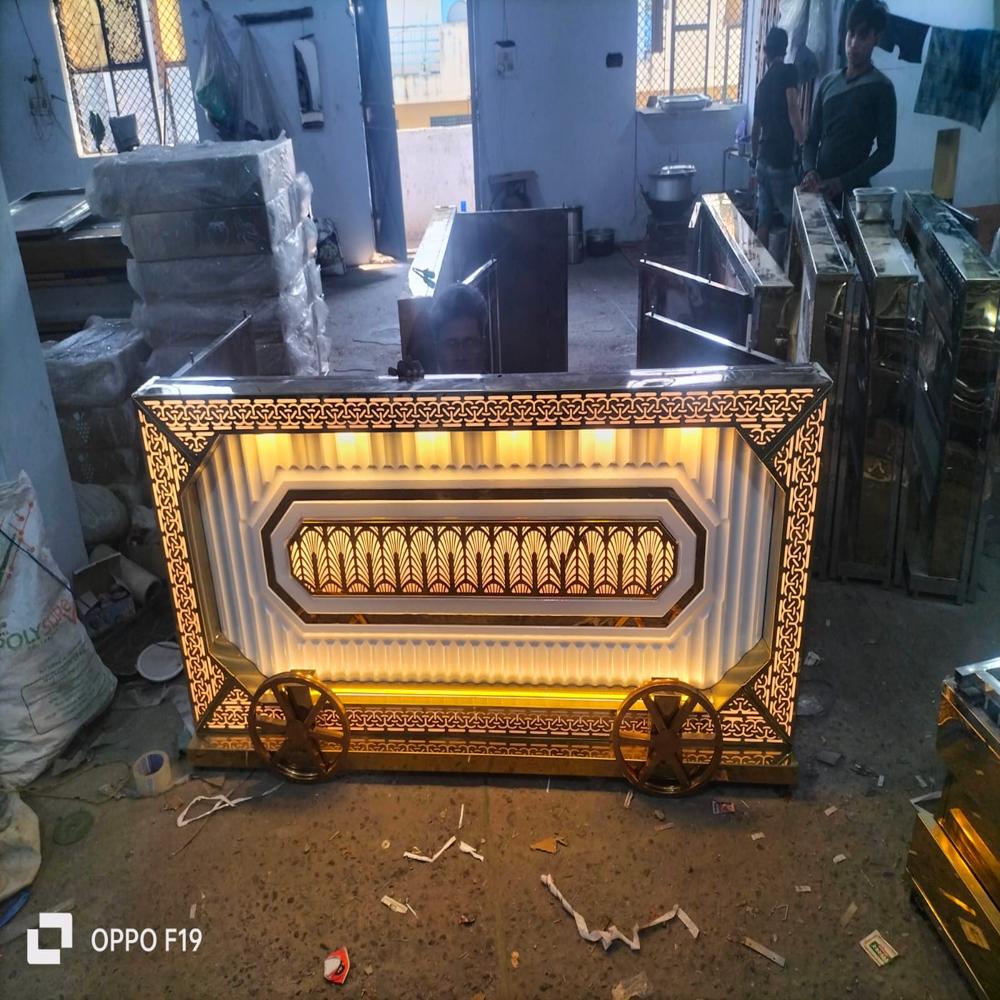 Luxury Counter Buffet - Color: Golden
