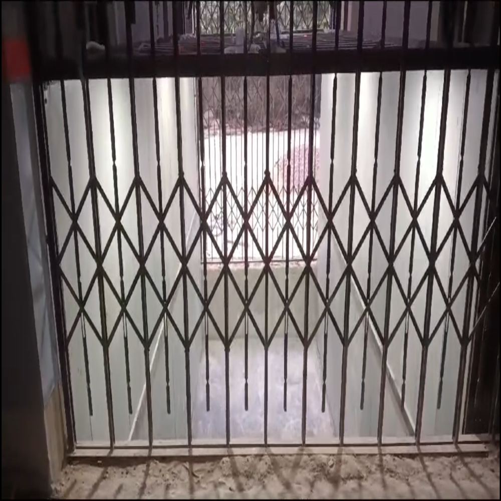 TRUCK SHOWROOM ELEVATOR