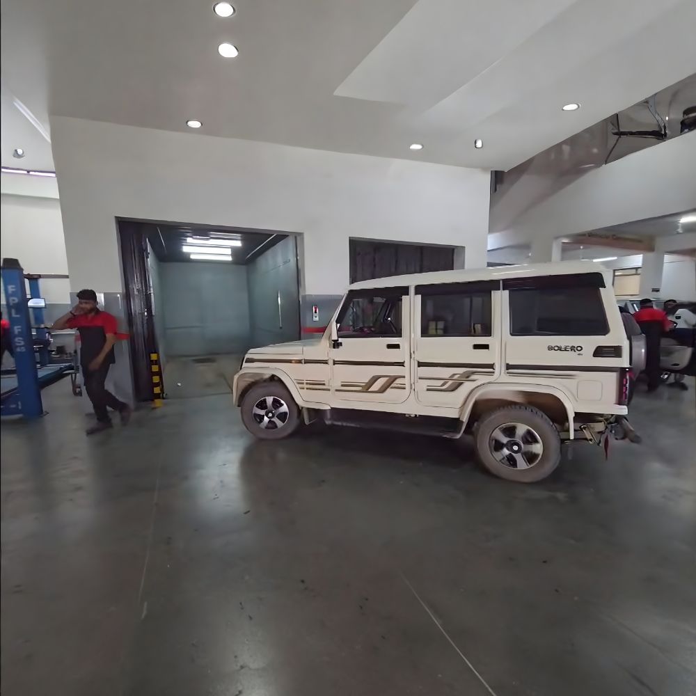 Shaft Car Lift - Color: Golden Yellow
