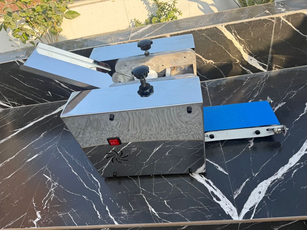 Ss Automatic Momo Sheeter Machine - Color: White