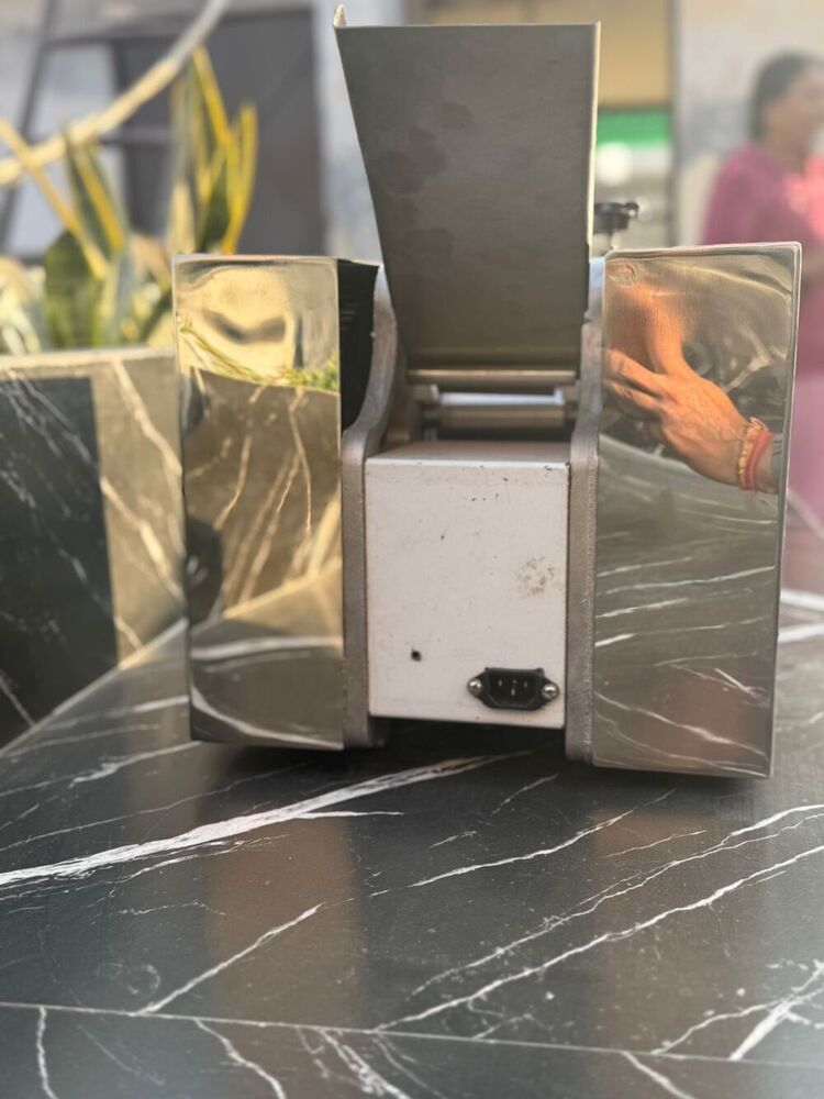 Ss Automatic Momo Sheeter Machine - Color: White