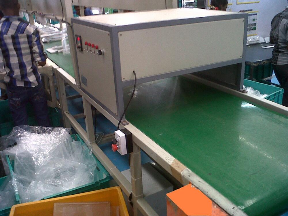 Conveyor Belt Tunnel - Heat Shrink Tunnel Machine - Automatic Grade: Semi-Automatic
