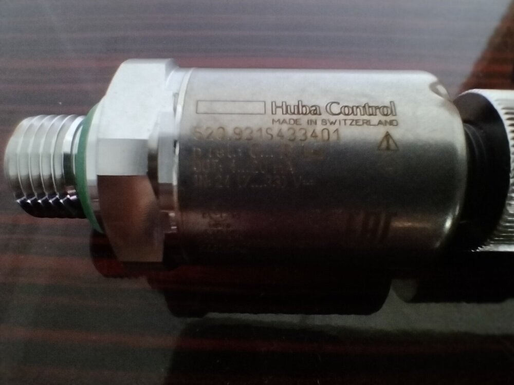 Huba Pressure Transmitter Model 520.917S032401W RANGE -1-5 BAR OUTPUT 4-20mA
