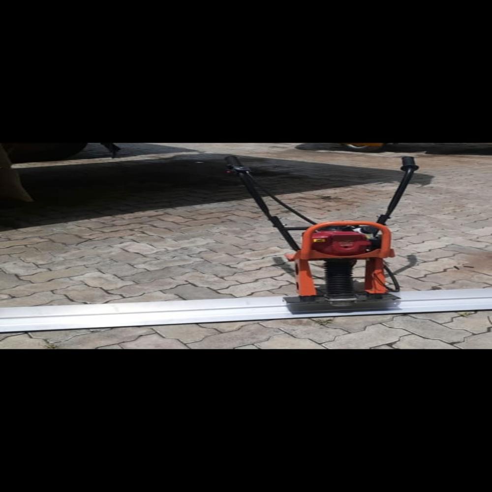 Mx-300 Screed Vibrator - Capacity: 0.65 Ltr