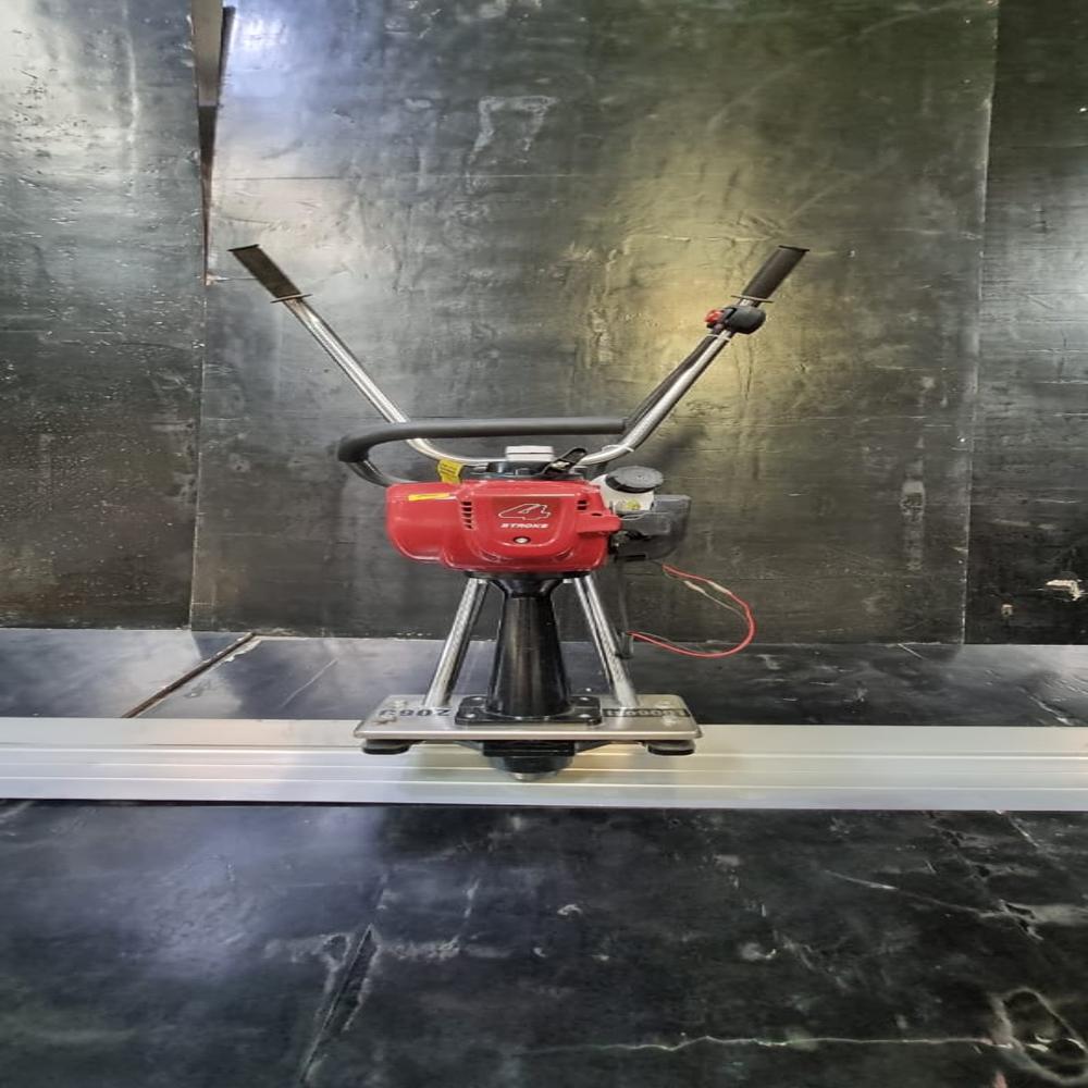 Mx-300 Screed Vibrator - Capacity: 0.65 Ltr