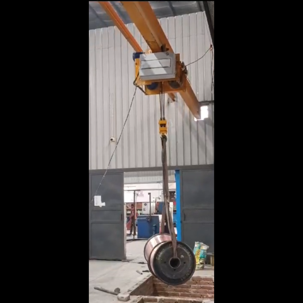 WIRE ROPE HOIST FOR INDUSTRIAL WAREHOUSE