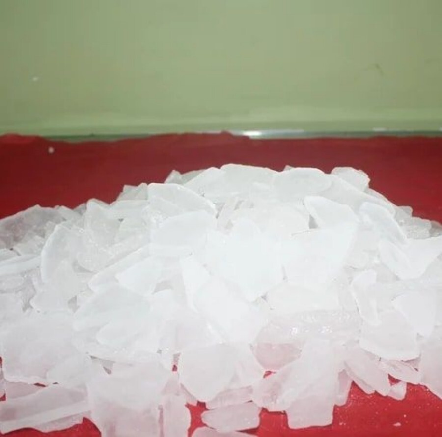 Pure Camphor Flakes - Color: White