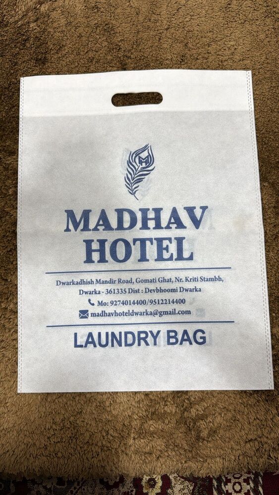 D cut non woven bag (16*21)