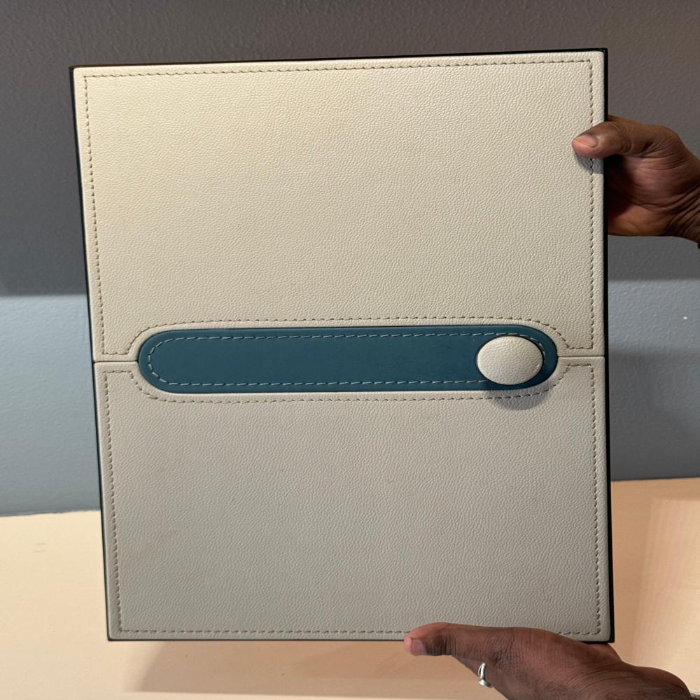 Leather wardrobe sutter