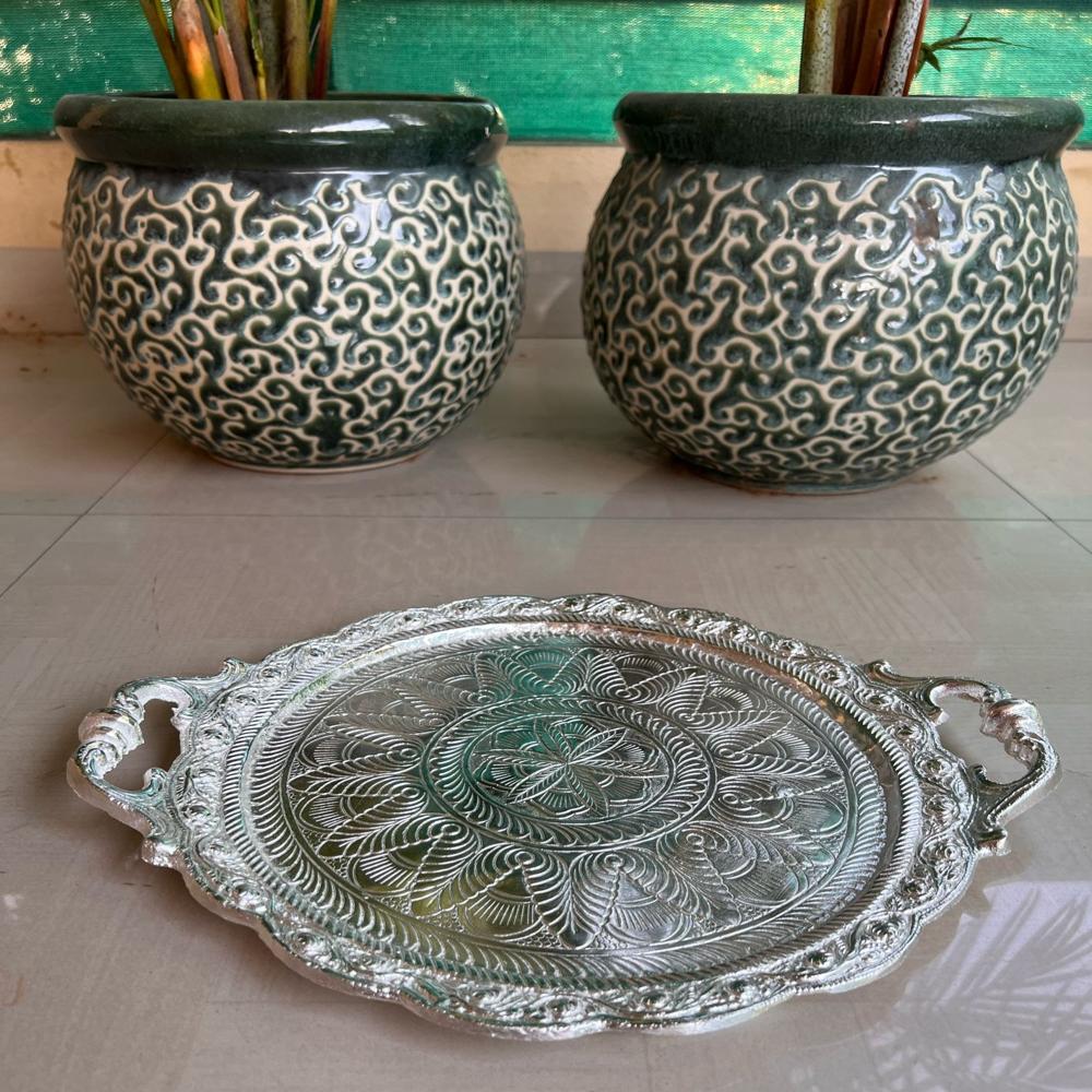 Round handle platter