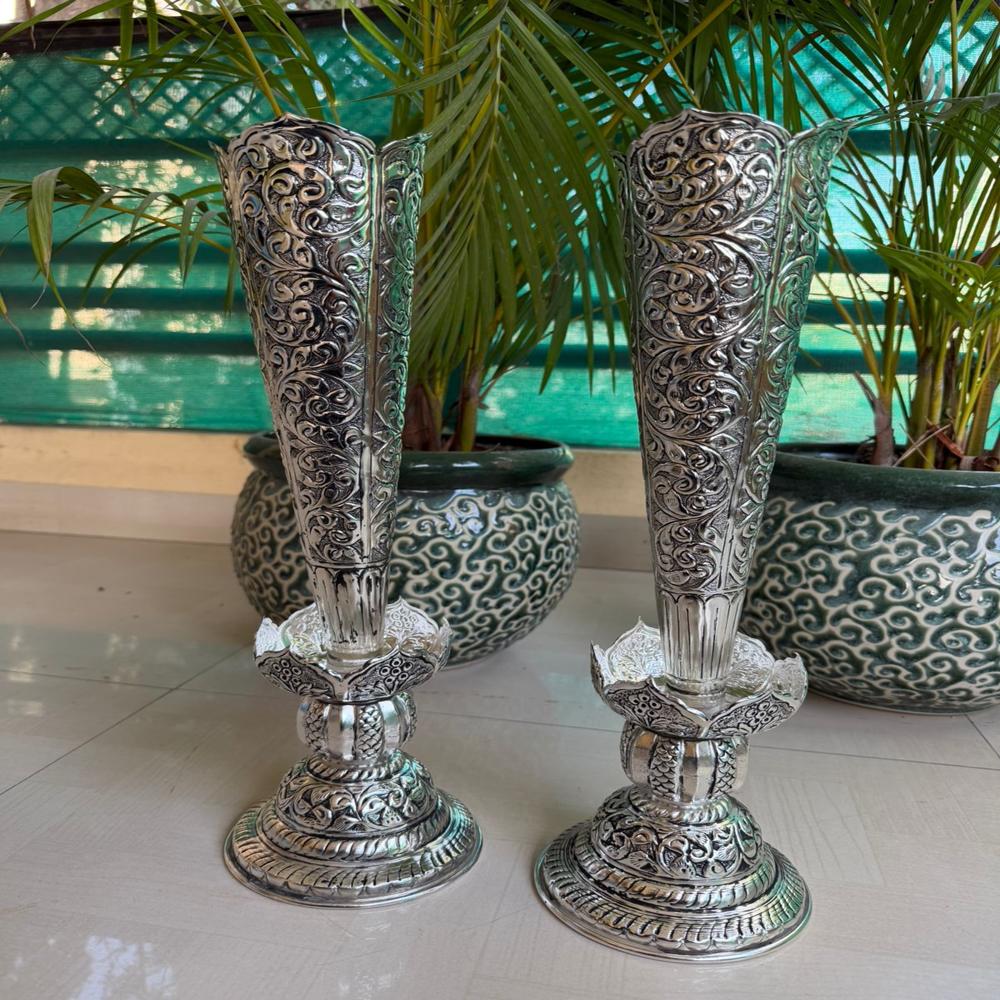 Long Sleek Vases - Feature: Easy To Install