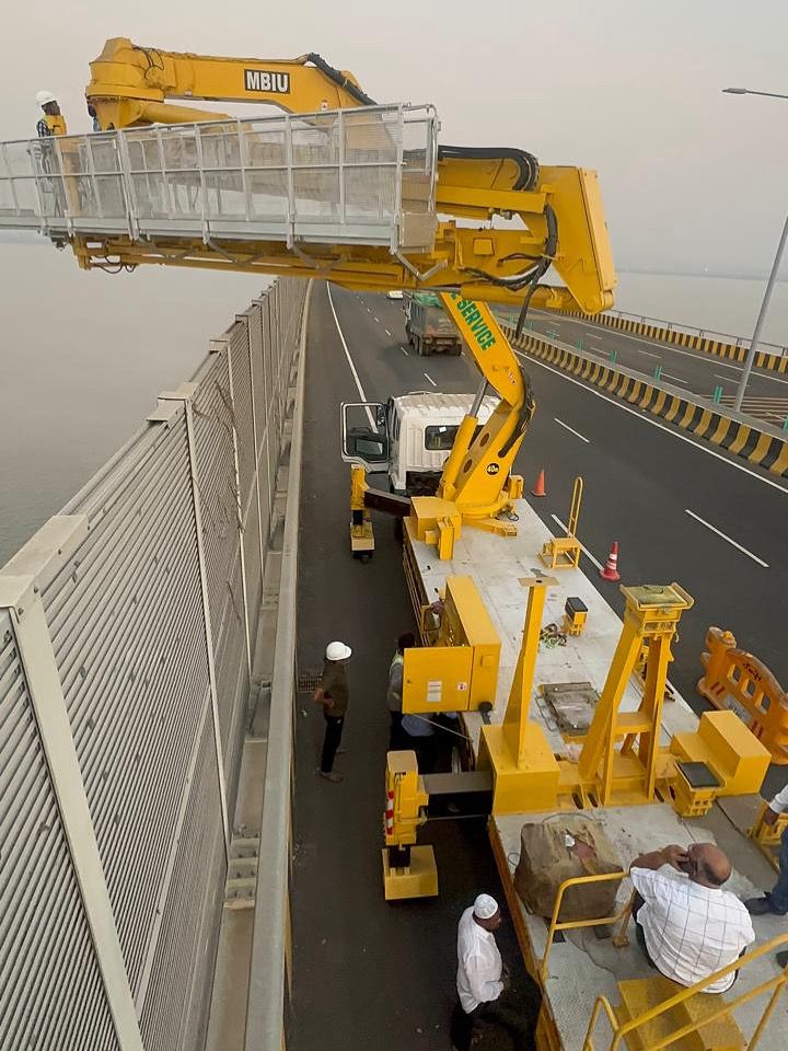  Mobile Bridge Inspection Unit