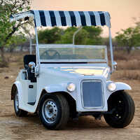 4 Seater Royal Vintage Car - Capacity: 400 Kg