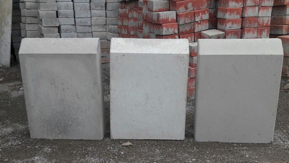 Gray Concrete Kerb Stone