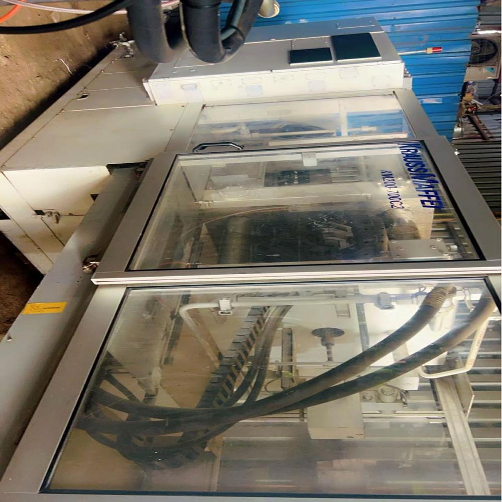 Plastic Injection Moulding Machine - Capacity: 150 Ton/day
