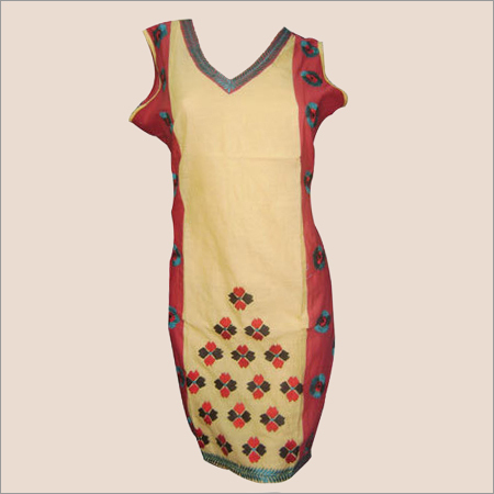 आरीवर्क कुर्ती