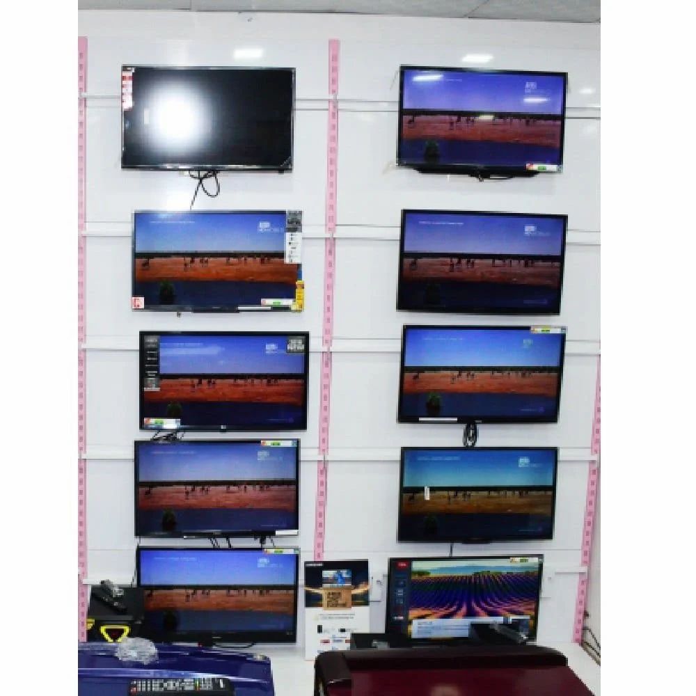 Mild Steel Wall Mounted Showroom Display TV Rack