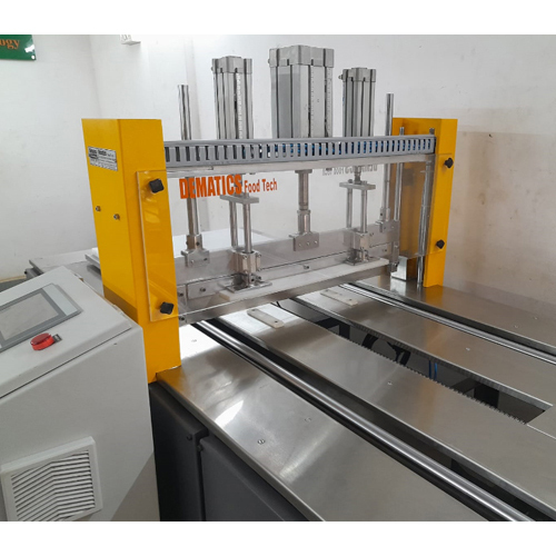 Sweet Cutting Machine - Capacity: 800 Kg Kg/day
