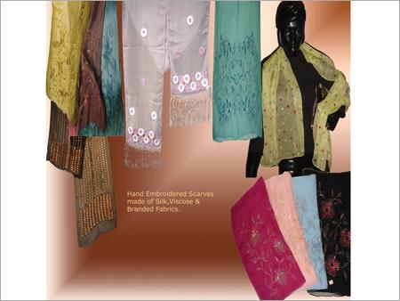 कढ़ाई वाले स्कार्फ