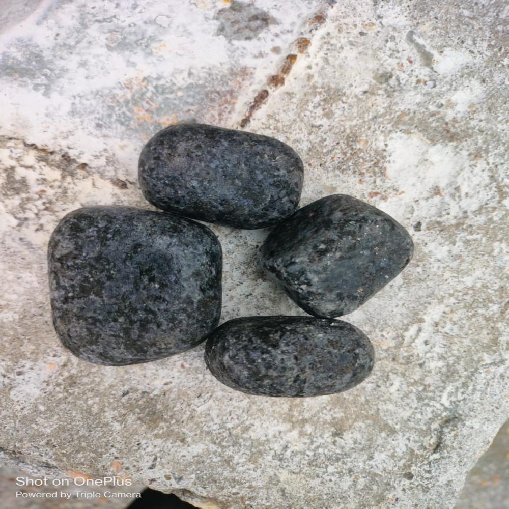 Natural green machine polished pebble for interior decoration