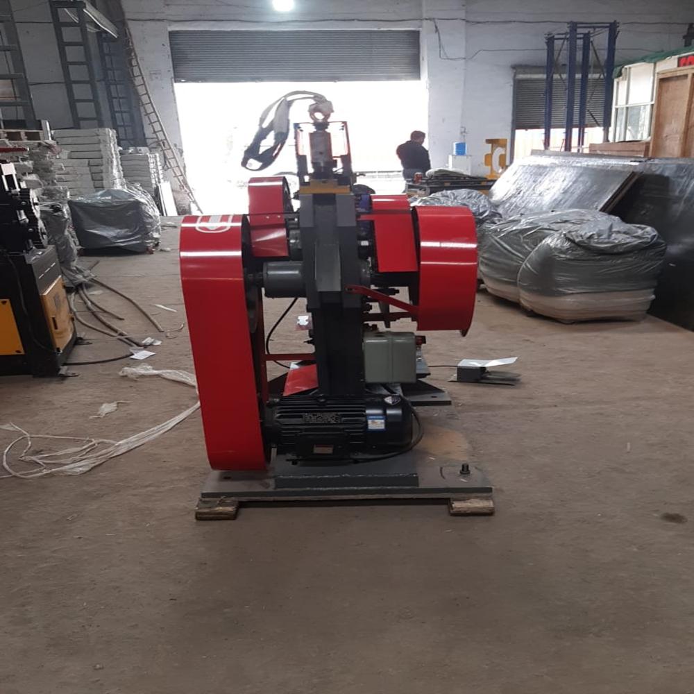 Qa32-8 B Iron Worker - Color: Red