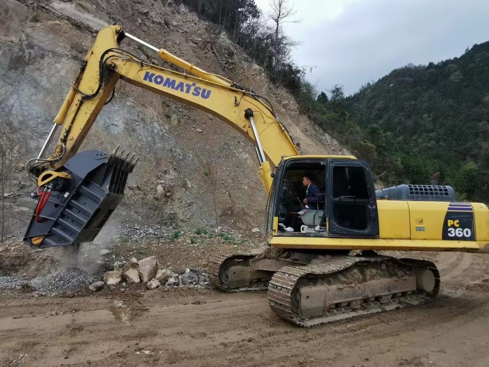 Crusher Bucket Attachments