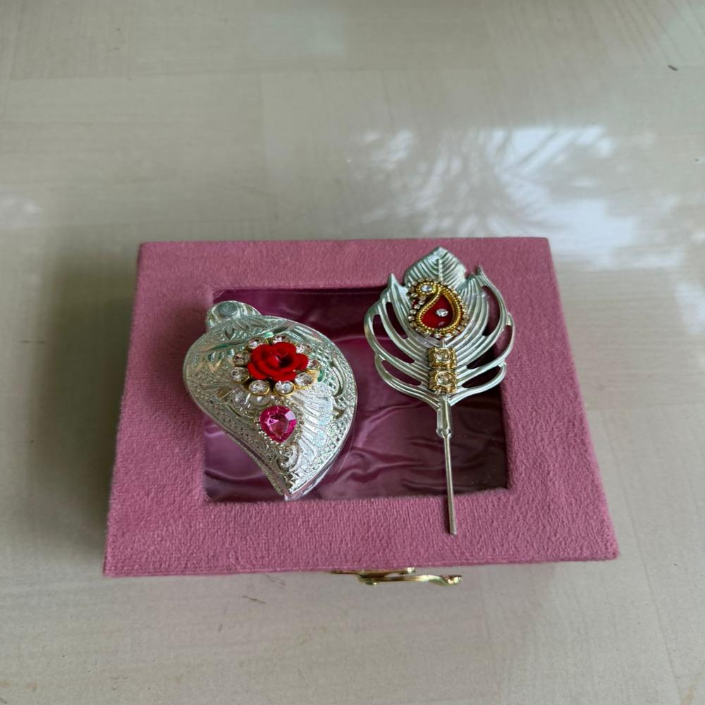 Decorative Shankh Dibbi Tilak stick in see through high quality sued velvet box