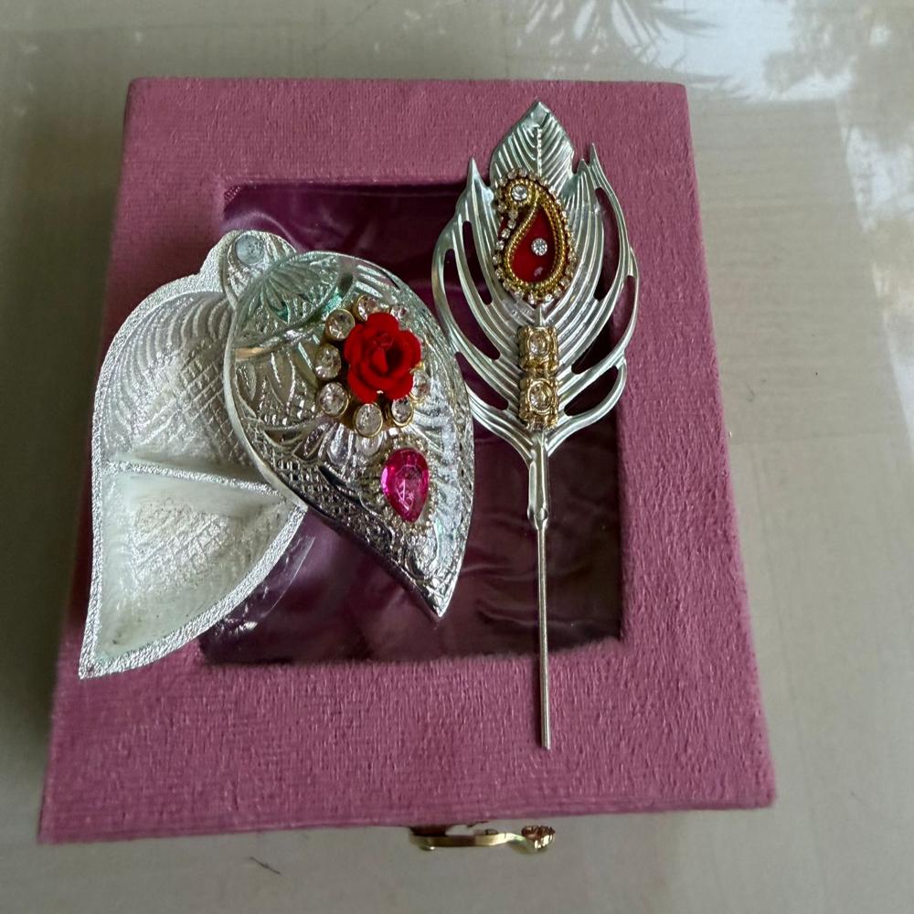 Decorative Shankh Dibbi Tilak stick in see through high quality sued velvet box